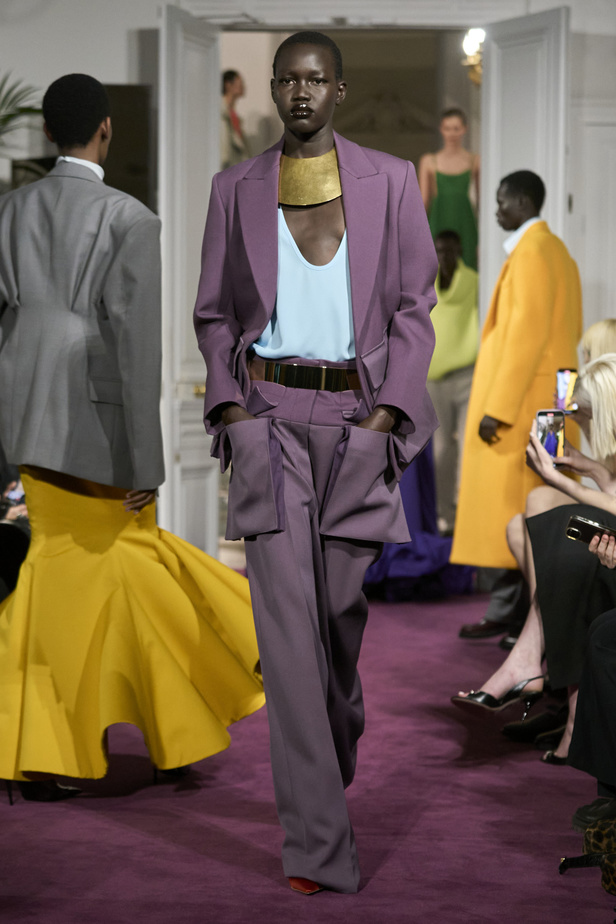 لمجموعة "ڤالنتينو" للأزياء الراقية لموسم ربيع 2024