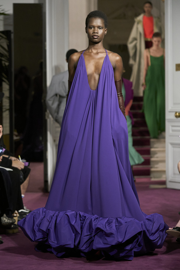 لمجموعة "ڤالنتينو" للأزياء الراقية لموسم ربيع 2024