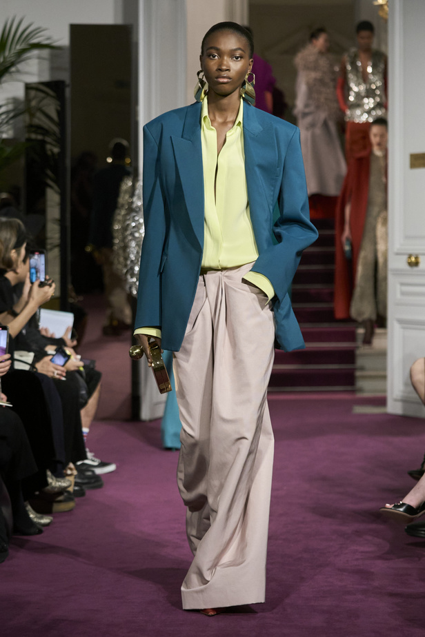 لمجموعة "ڤالنتينو" للأزياء الراقية لموسم ربيع 2024