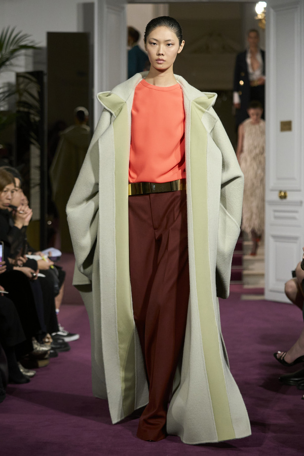 لمجموعة "ڤالنتينو" للأزياء الراقية لموسم ربيع 2024