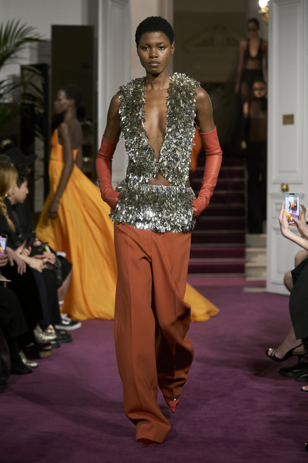 لمجموعة "ڤالنتينو" للأزياء الراقية لموسم ربيع 2024