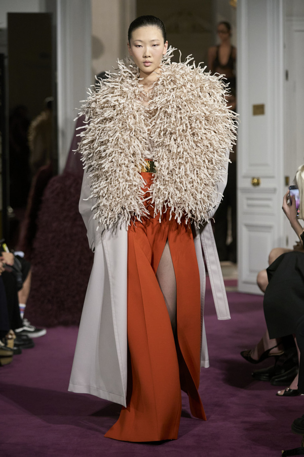 لمجموعة "ڤالنتينو" للأزياء الراقية لموسم ربيع 2024