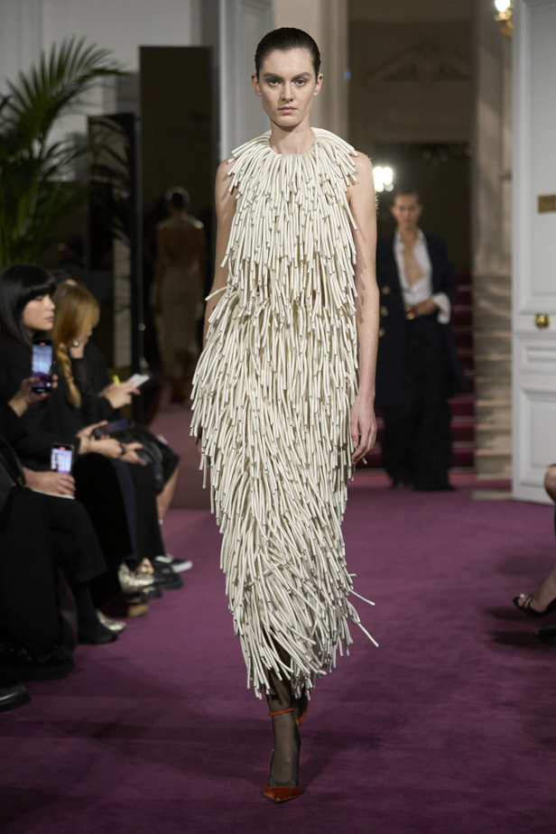 لمجموعة "ڤالنتينو" للأزياء الراقية لموسم ربيع 2024