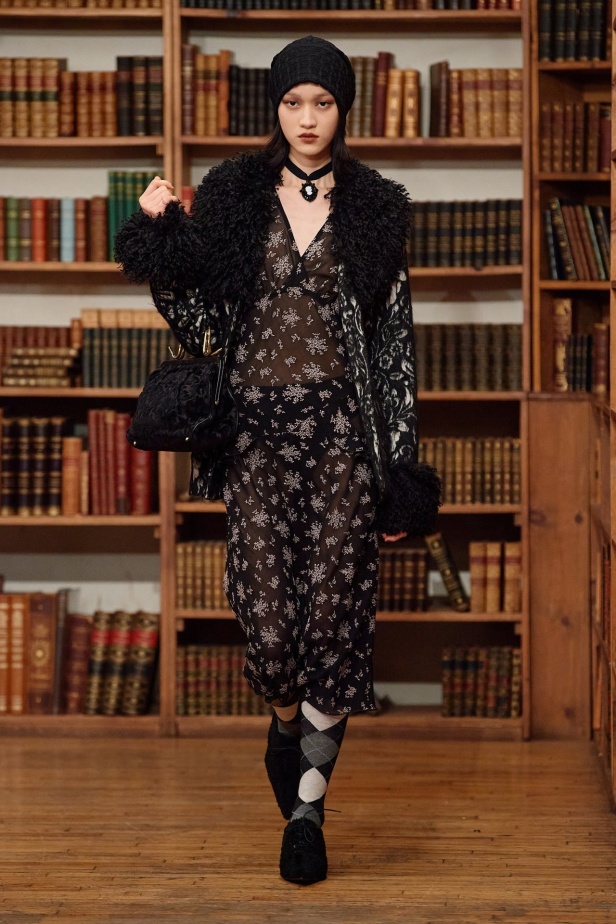 مجموعة Anna Sui لموسم خريف وشتاء 2024-2025 في نيويورك