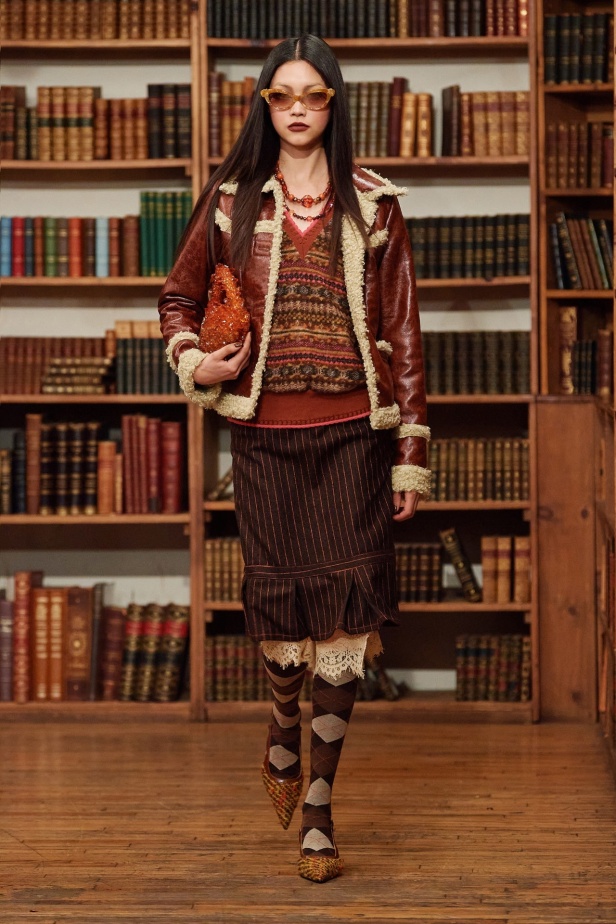 مجموعة Anna Sui لموسم خريف وشتاء 2024-2025 في نيويورك