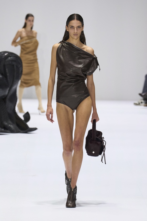 مجموعة Acne Studios لخريف وشتاء 2024