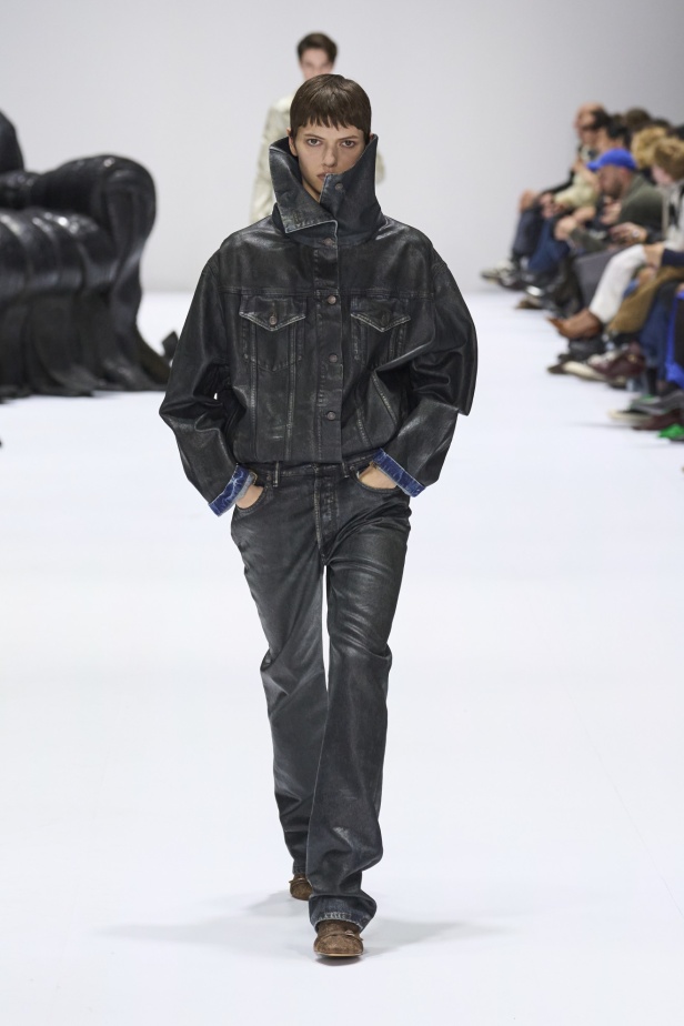 مجموعة Acne Studios لخريف وشتاء 2024