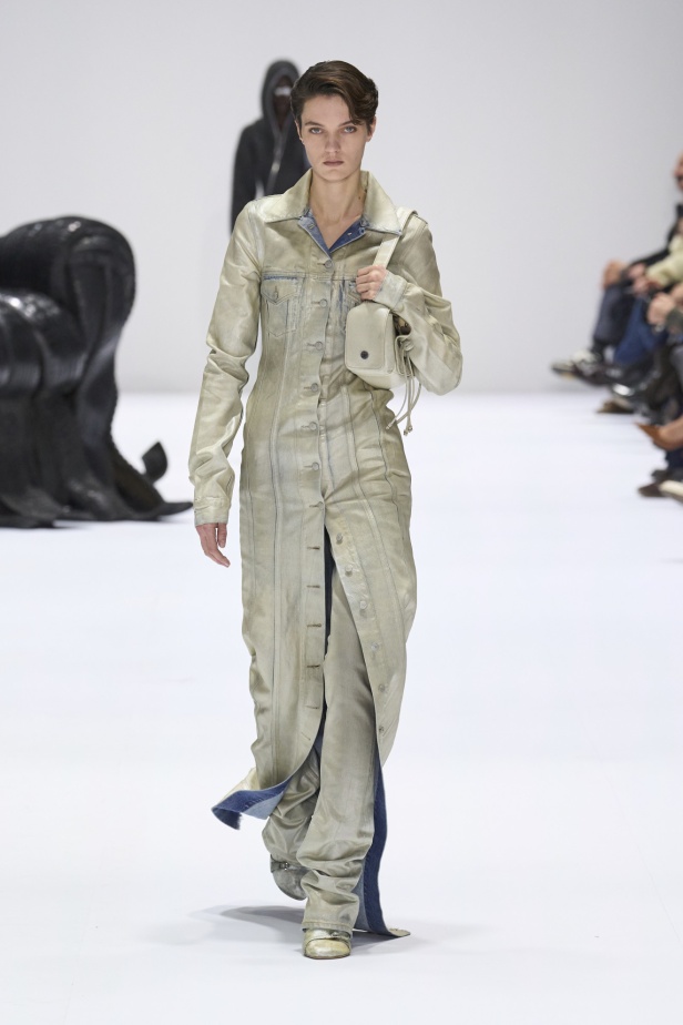 مجموعة Acne Studios لخريف وشتاء 2024