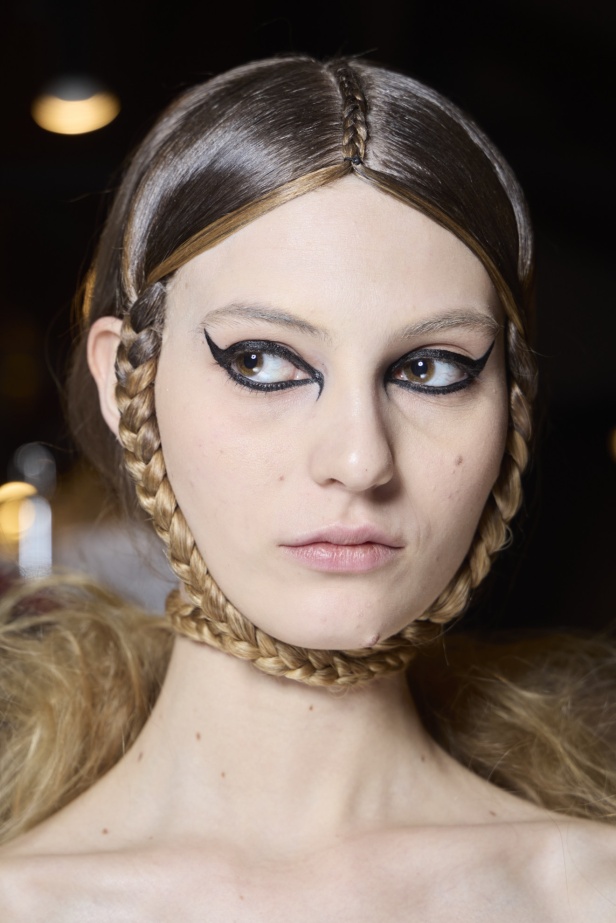 اطلالات جمالية من مجموعة Antonio Marras لخريف وشتاء 2024