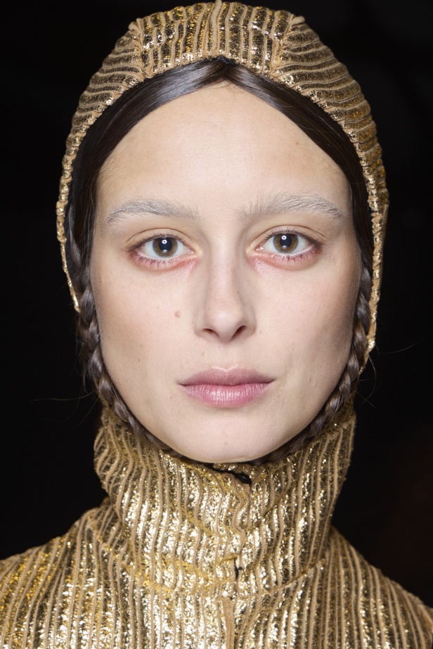 اطلالات جمالية من مجموعة Antonio Marras لخريف وشتاء 2024