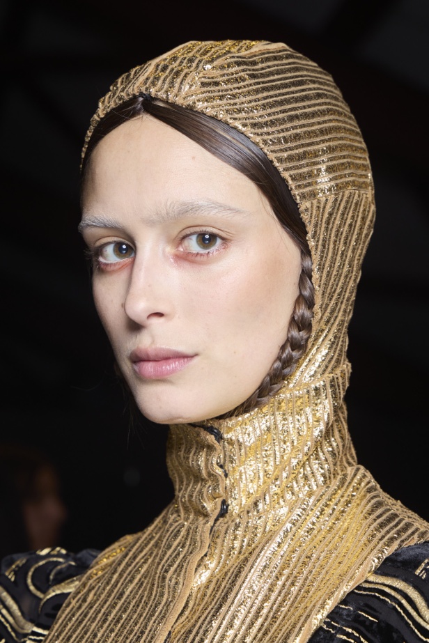 اطلالات جمالية من مجموعة Antonio Marras لخريف وشتاء 2024