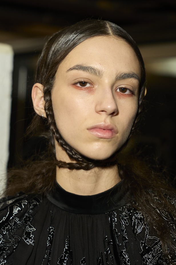 اطلالات جمالية من مجموعة Antonio Marras لخريف وشتاء 2024