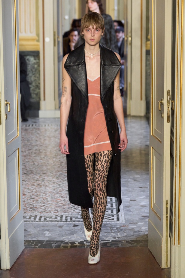 مجموعة Blumarine لخريف وشتاء 2024.. تصاميم ناعمة بتنسيقات متنوعة