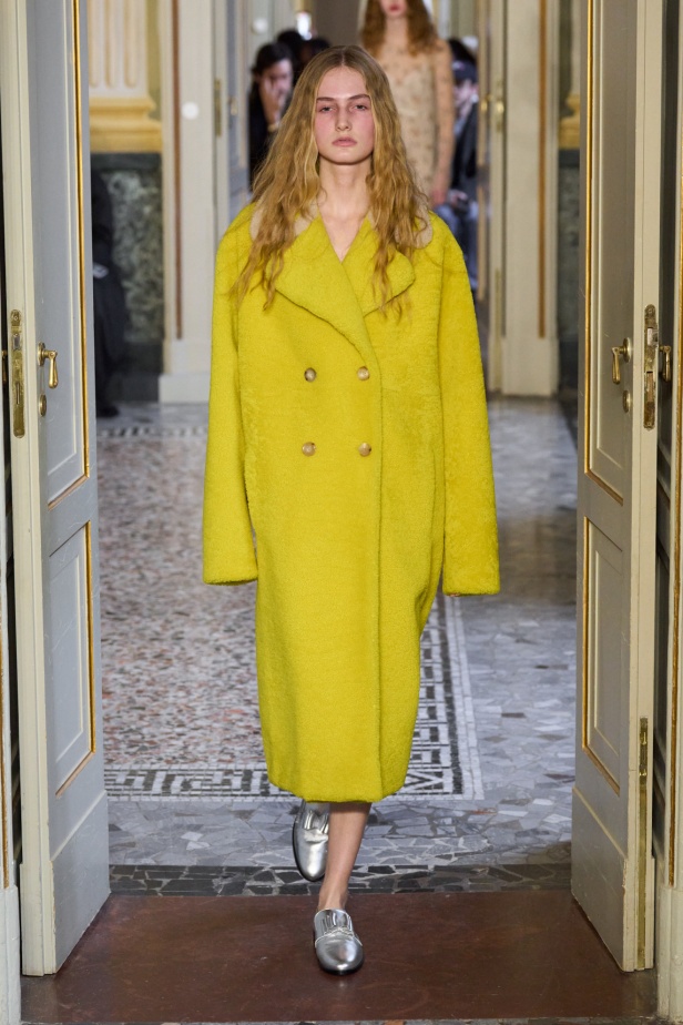 مجموعة Blumarine لخريف وشتاء 2024.. تصاميم ناعمة بتنسيقات متنوعة