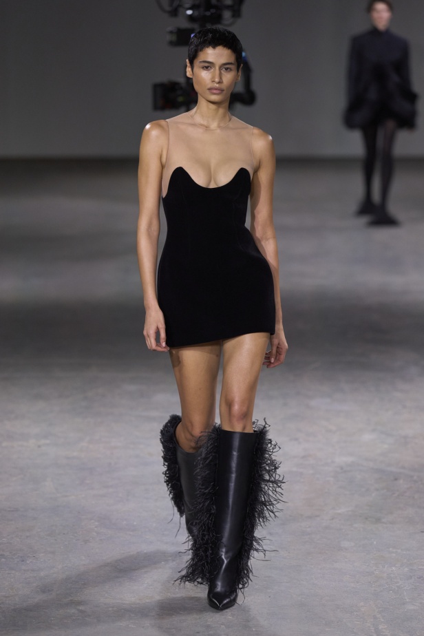 مجموعة David Koma لخريف وشتاء 2024