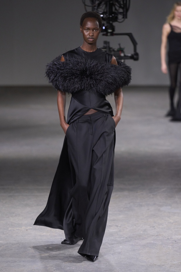 مجموعة David Koma لخريف وشتاء 2024