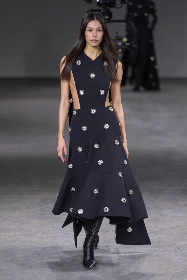 مجموعة David Koma لخريف وشتاء 2024