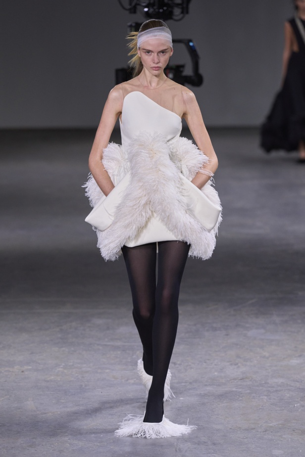 مجموعة David Koma لخريف وشتاء 2024