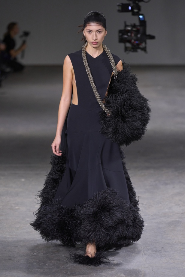 مجموعة David Koma لخريف وشتاء 2024