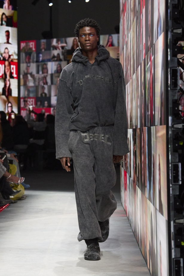 عرض أزياء مجموعة Diesel لموسم خريف وشتاء 2024 في ميلانو