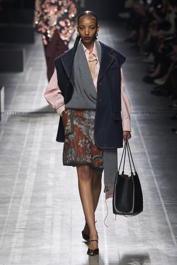 عرض أزياء Etro لموسم خريف وشتاء 2024 في ميلانو