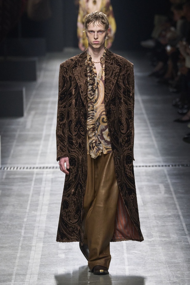 عرض أزياء Etro لموسم خريف وشتاء 2024 في ميلانو