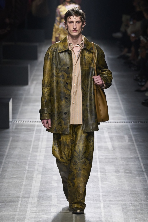 عرض أزياء Etro لموسم خريف وشتاء 2024 في ميلانو