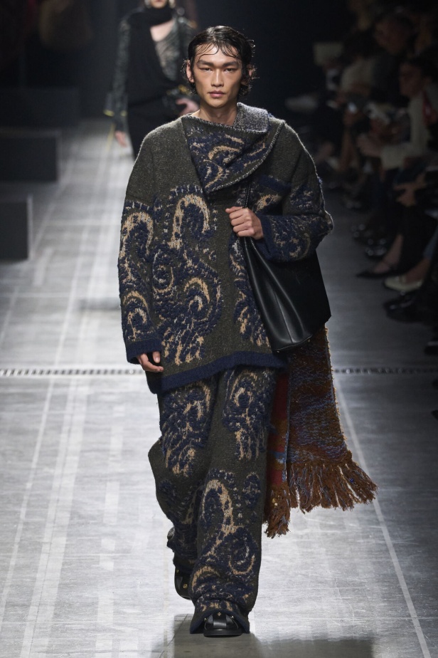 عرض أزياء Etro لموسم خريف وشتاء 2024 في ميلانو