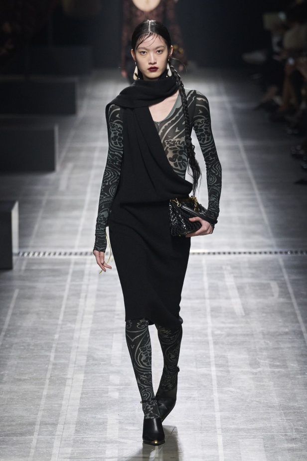 عرض أزياء Etro لموسم خريف وشتاء 2024 في ميلانو