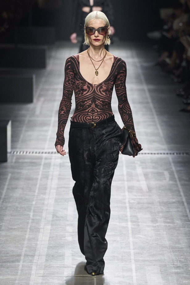 عرض أزياء Etro لموسم خريف وشتاء 2024 في ميلانو