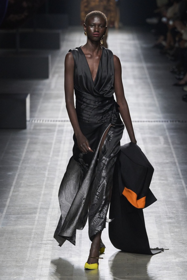 عرض أزياء Etro لموسم خريف وشتاء 2024 في ميلانو