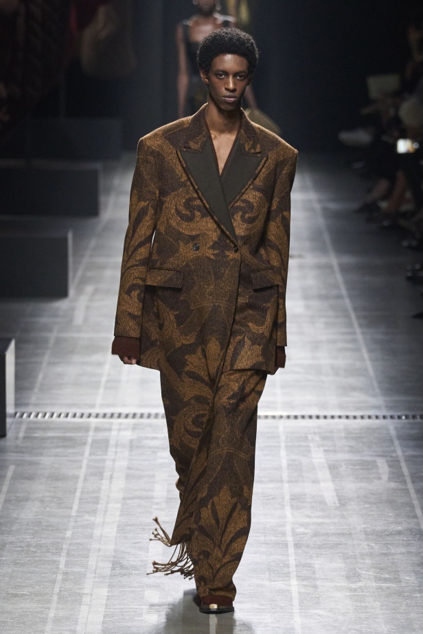 عرض أزياء Etro لموسم خريف وشتاء 2024 في ميلانو