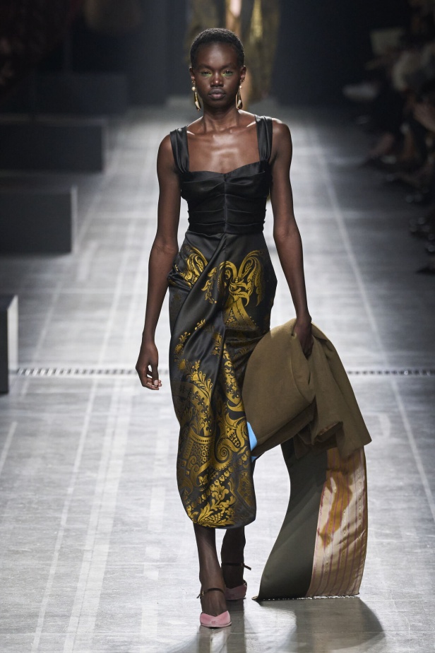 عرض أزياء Etro لموسم خريف وشتاء 2024 في ميلانو