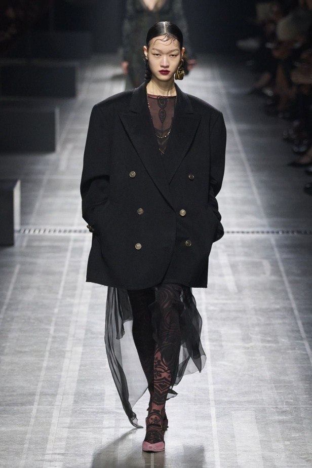 عرض أزياء Etro لموسم خريف وشتاء 2024 في ميلانو