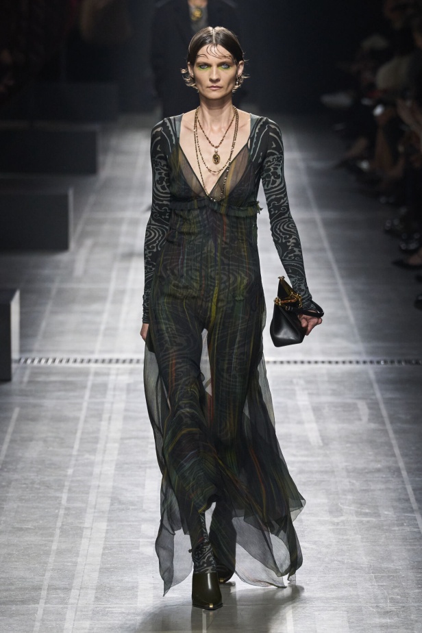 عرض أزياء Etro لموسم خريف وشتاء 2024 في ميلانو