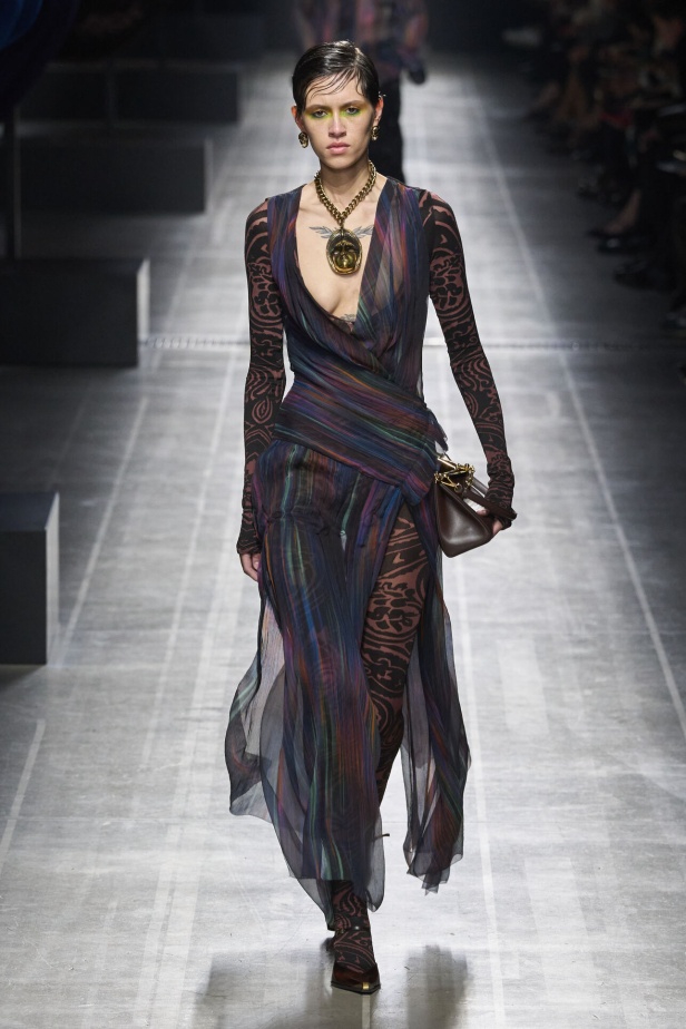 عرض أزياء Etro لموسم خريف وشتاء 2024 في ميلانو