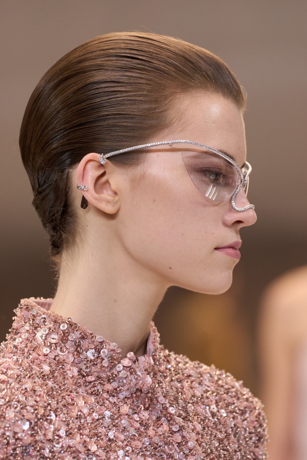 مجموعة Fendi للهوت كوتور لربيع 2024 قصيدة خيالية لمستقبل الانسان