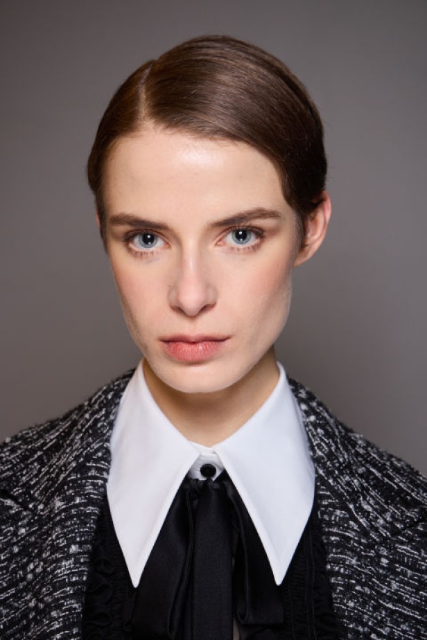 اطلالات جمالية من مجموعة Alberta Ferretti لخريف وشتاء 2024