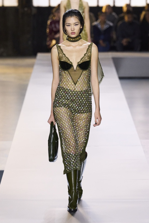 عرض أزياء Gucci لخريف 2024 