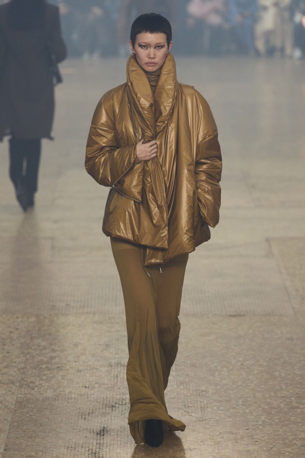 مجموعة Helmut Lang لموسم خريف وشتاء 2024-2025 في نيويورك