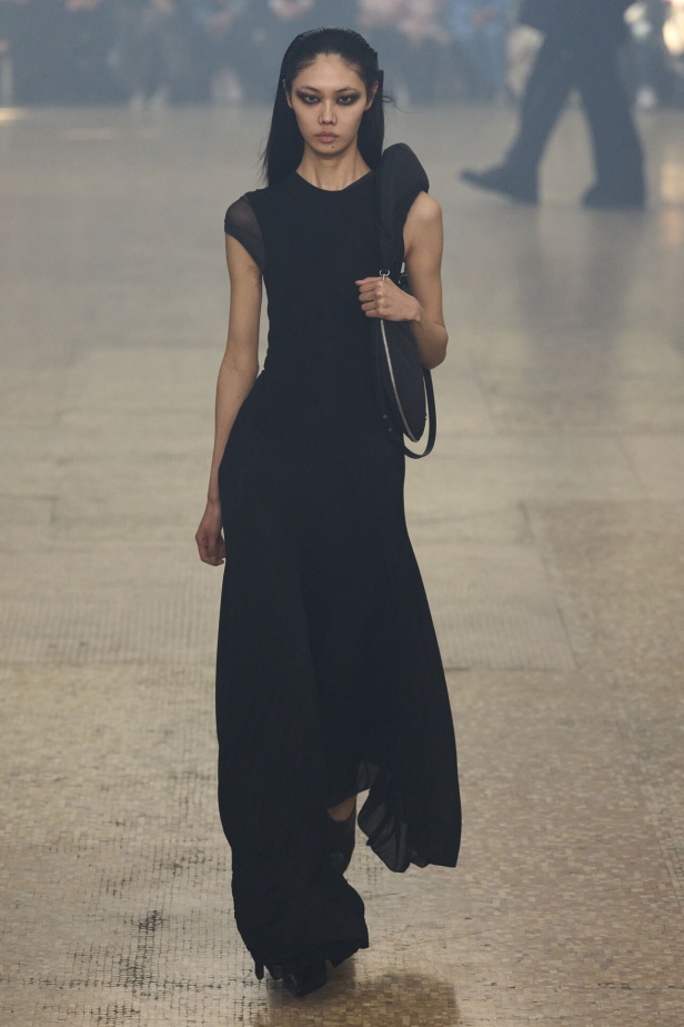 مجموعة Helmut Lang لموسم خريف وشتاء 2024-2025 في نيويورك