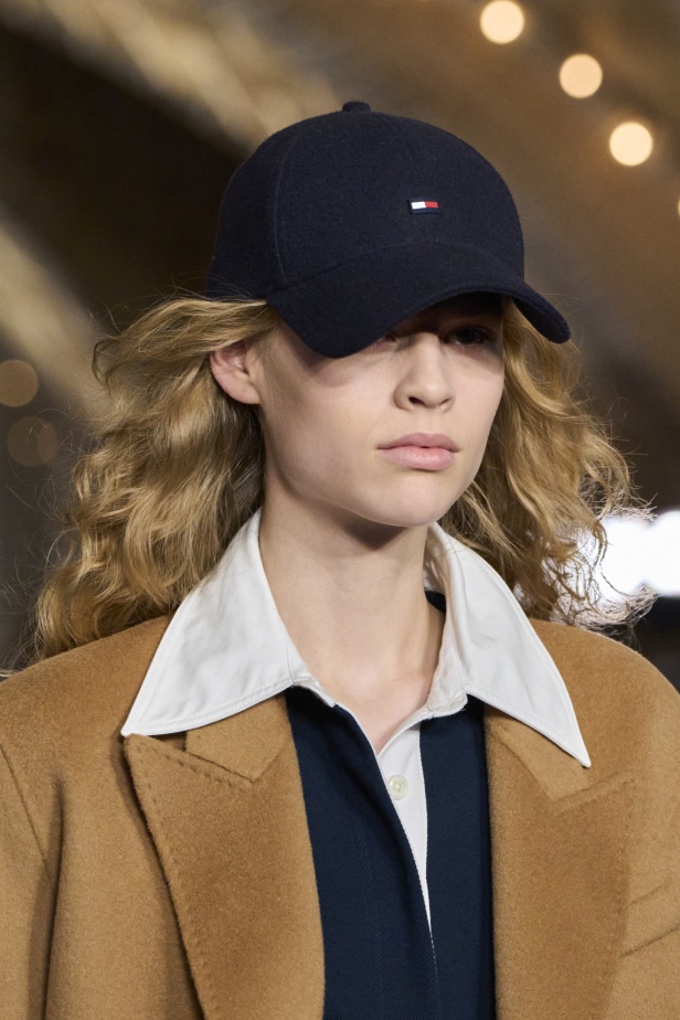 مجموعة Tommy Hilfiger لخريف 2024... عندما تجتمع الرفاهية الهادئة مع أسلوب Collegiate Preppy