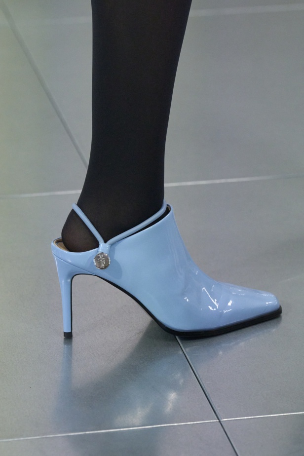 مجموعة Mark Fast لخريف وشتاء 2024 عصرية ومبتكرة بلمسة هندسية