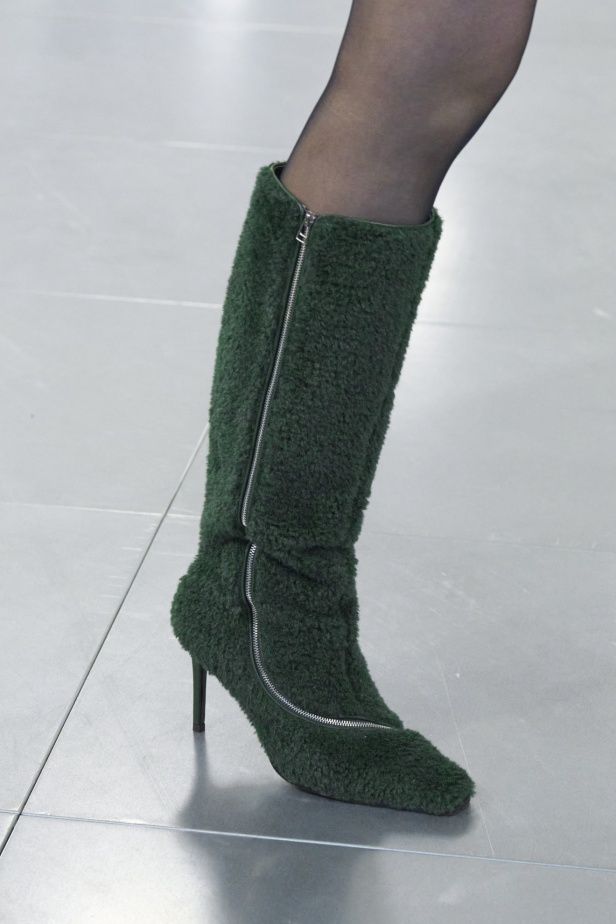 مجموعة Mark Fast لخريف وشتاء 2024 عصرية ومبتكرة بلمسة هندسية