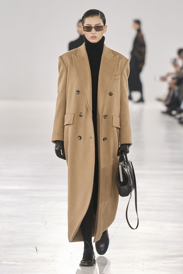 عرض أزياء مجموعة  Max Mara لموسم خريف وشتاء 2024 