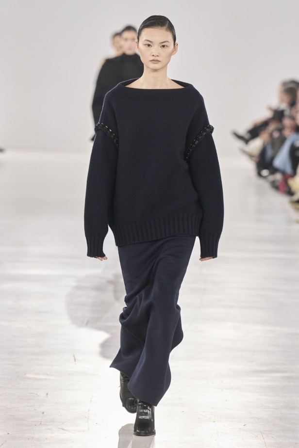 عرض أزياء مجموعة  Max Mara لموسم خريف وشتاء 2024 