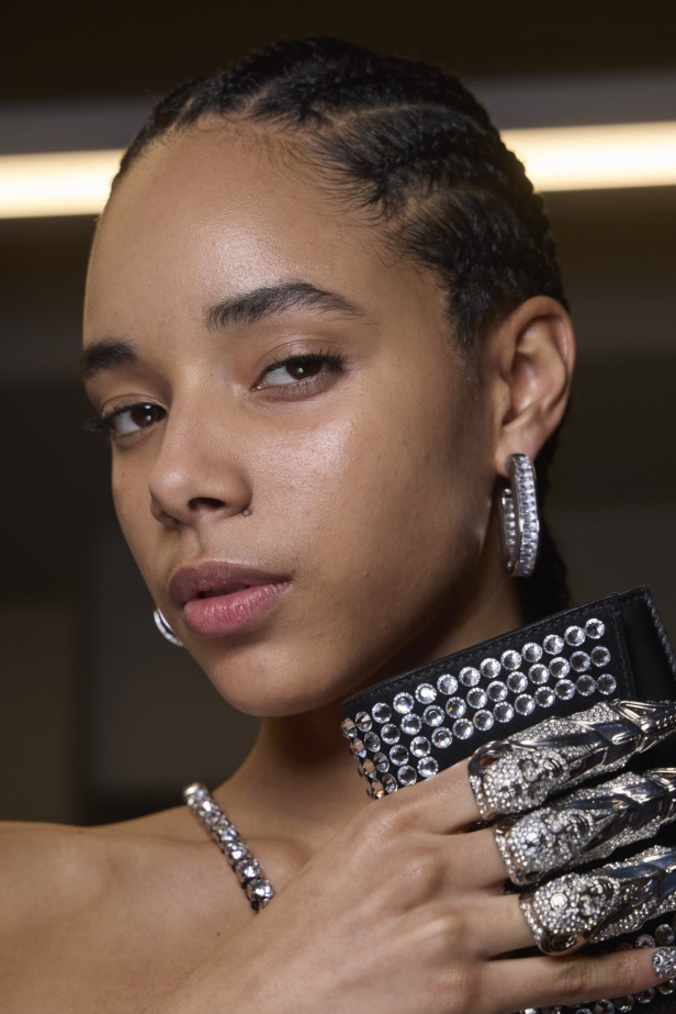 مجموعة Philipp Plein لخريف 2024 تشع ببريق الكريستالات