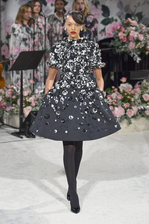 مجموعة Richard Quinn لخريف وشتاء 2024 في لندن 