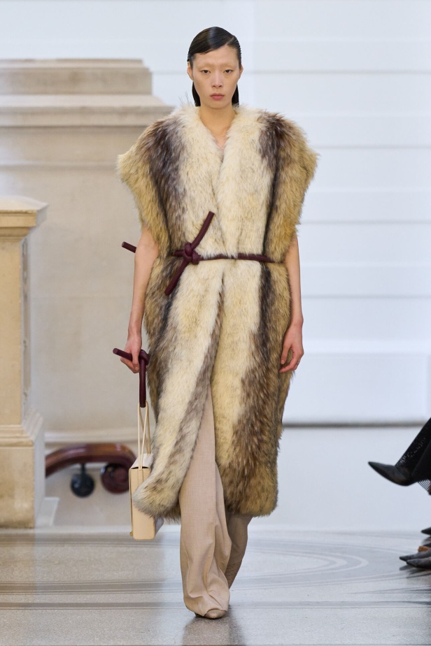 مجموعة Roksanda لخريف وشتاء 2024