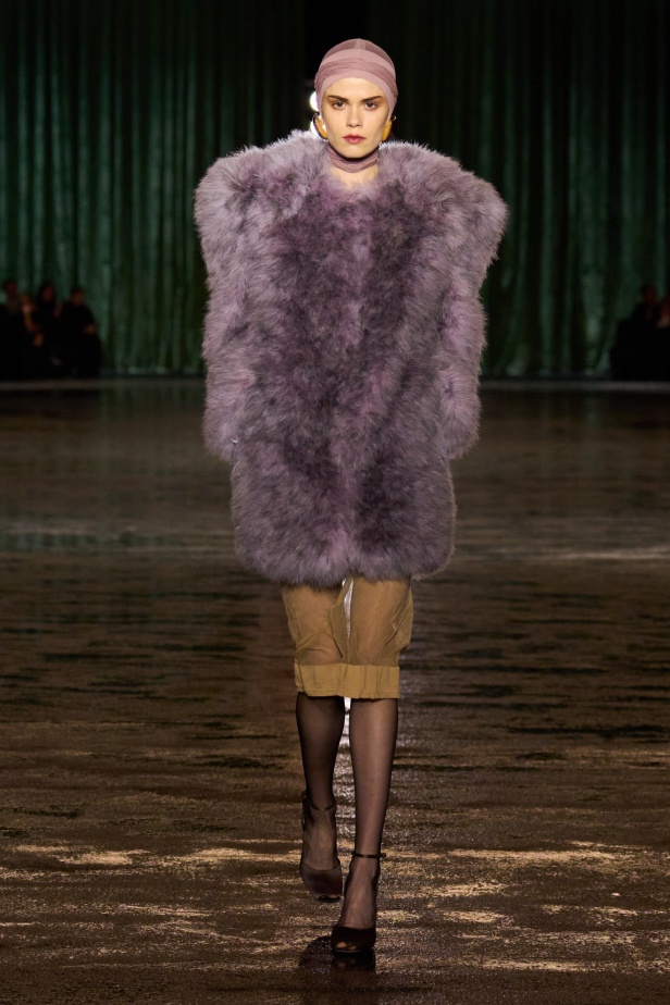 مجموعة Saint Laurent لخريف وشتاء 2024 